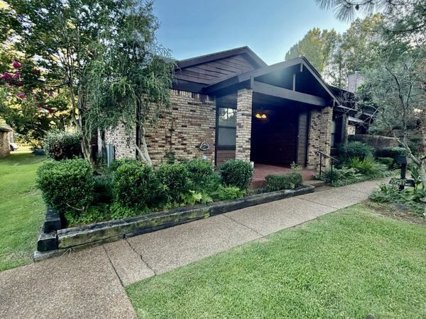 52 W Cascades Circle, Clinton, MS 39056