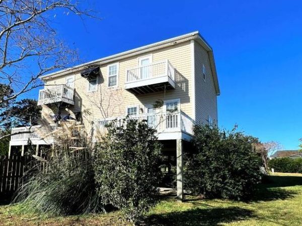 164a Twin Oaks Drive , Hampstead, NC 28443