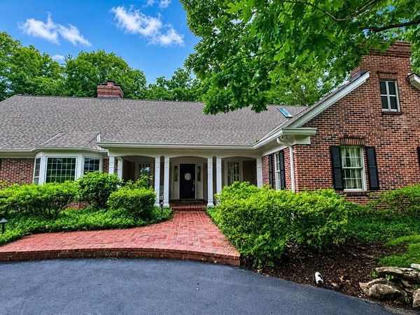 9767 Fall Ridge Trail, Sunset Hills, MO 63127