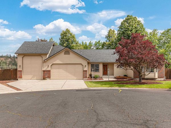 7303 W Links Ct, Nine Mile Falls, WA 99026