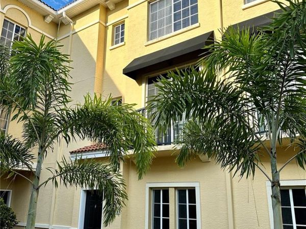 5213 BEACH BREEZE COURT , TAMPA, FL 33609