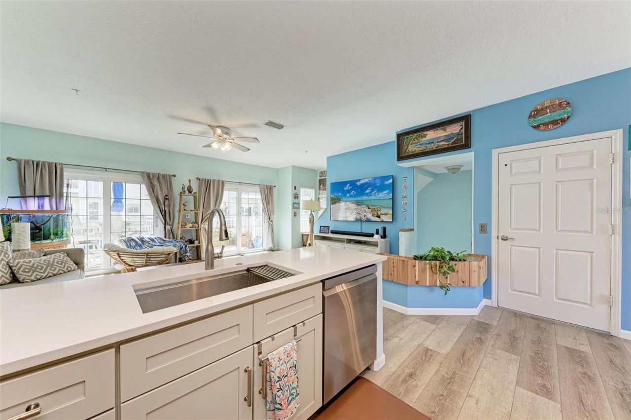 1469 Gulf Drive N, Bradenton Beach, FL 34217 Photo