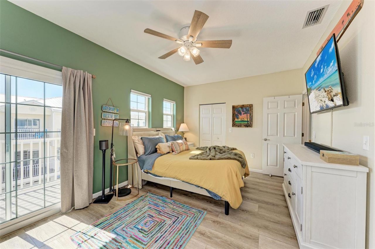 1469 Gulf Drive N, Bradenton Beach, FL 34217 Photo