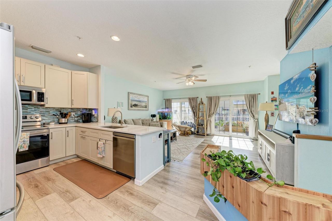 1469 Gulf Drive N, Bradenton Beach, FL 34217 Photo