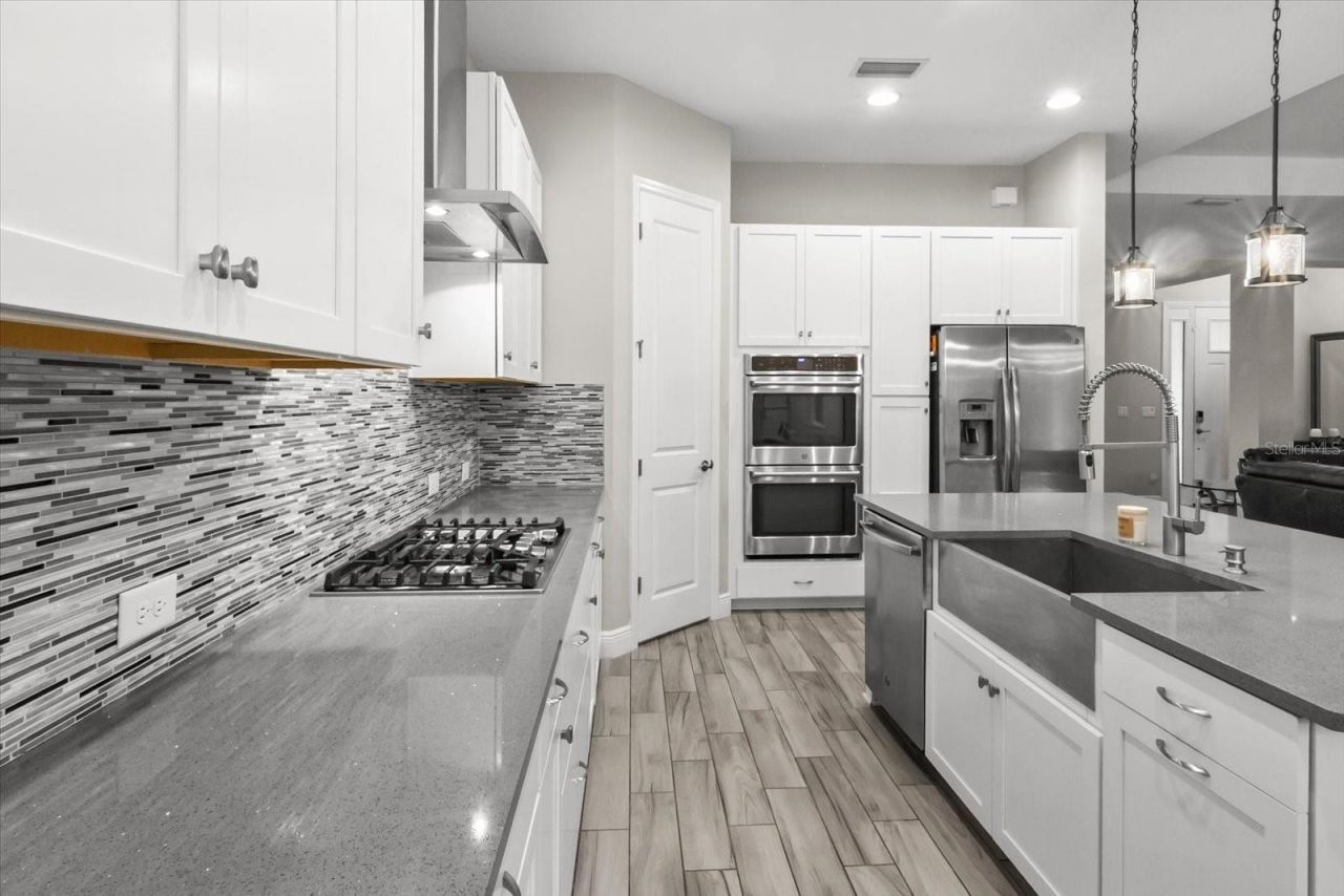 6325 Rivo Lakes Boulevard, Sarasota, FL 34241 Photo