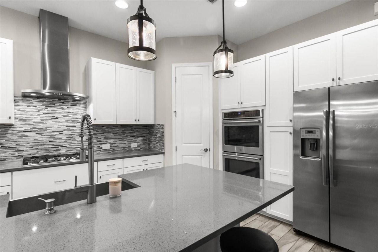 6325 Rivo Lakes Boulevard, Sarasota, FL 34241 Photo