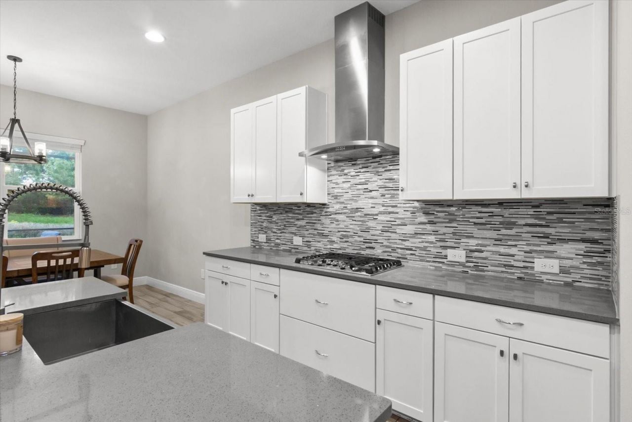 6325 Rivo Lakes Boulevard, Sarasota, FL 34241 Photo