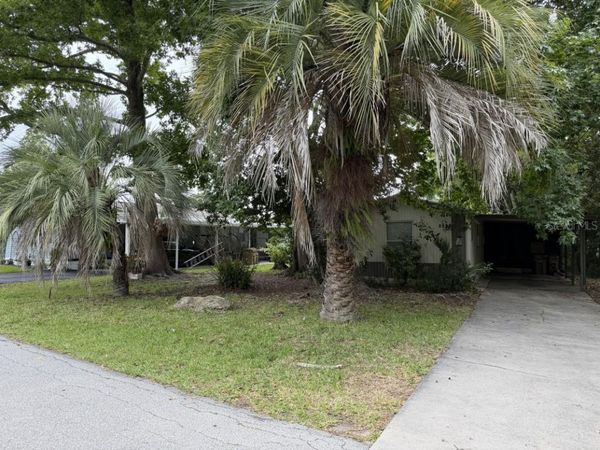 2418 DORA PINES ROAD , MOUNT DORA, FL 32757
