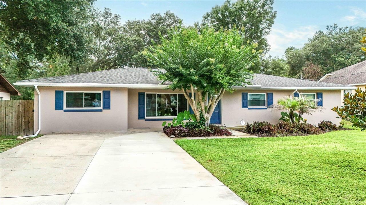 27638 Lisa Drive , Tavares, FL 32778 Photo