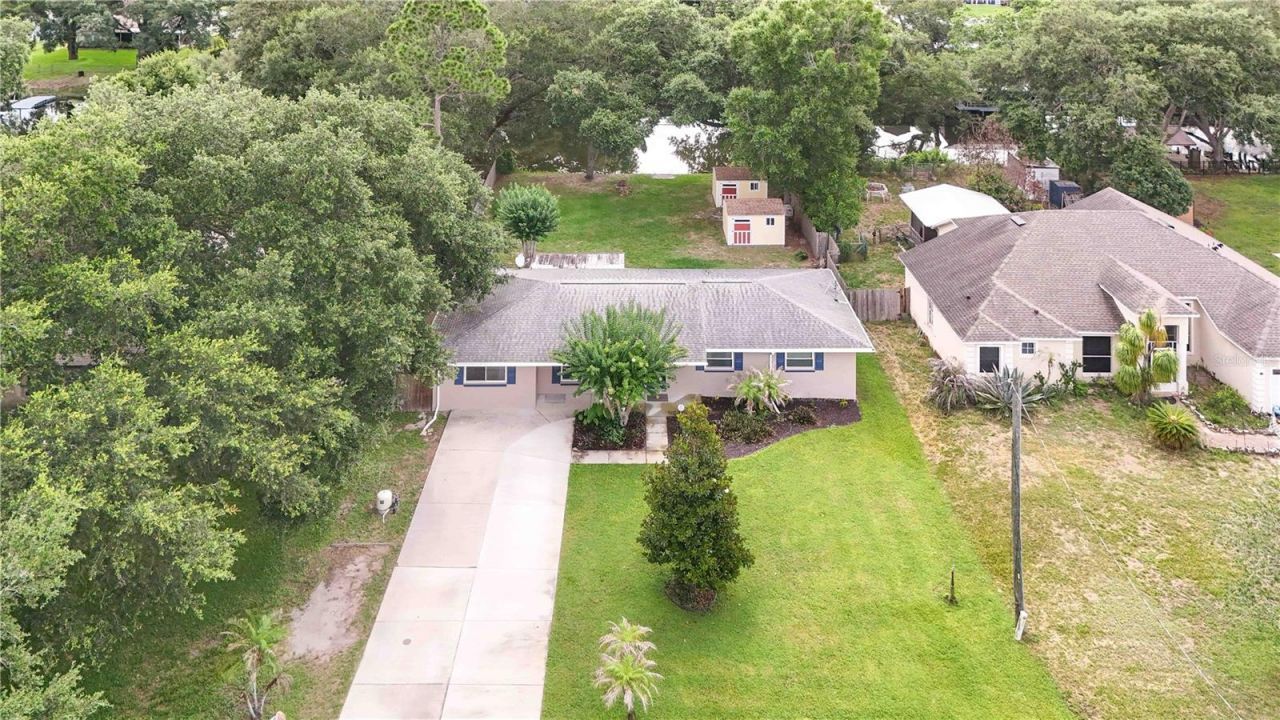 27638 Lisa Drive , Tavares, FL 32778 Photo