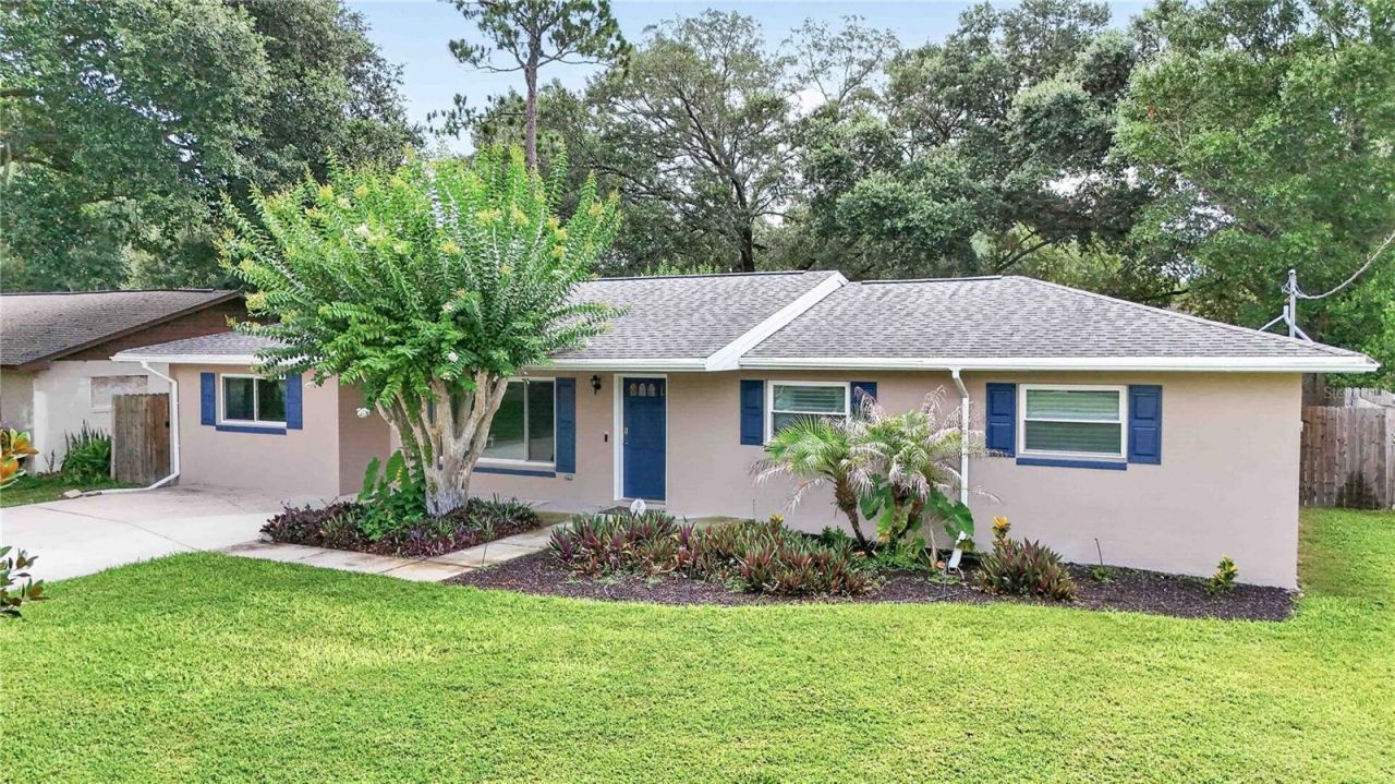 27638 Lisa Drive , Tavares, FL 32778 Photo