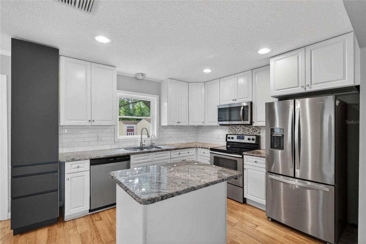 27638 Lisa Drive , Tavares, FL 32778 Photo