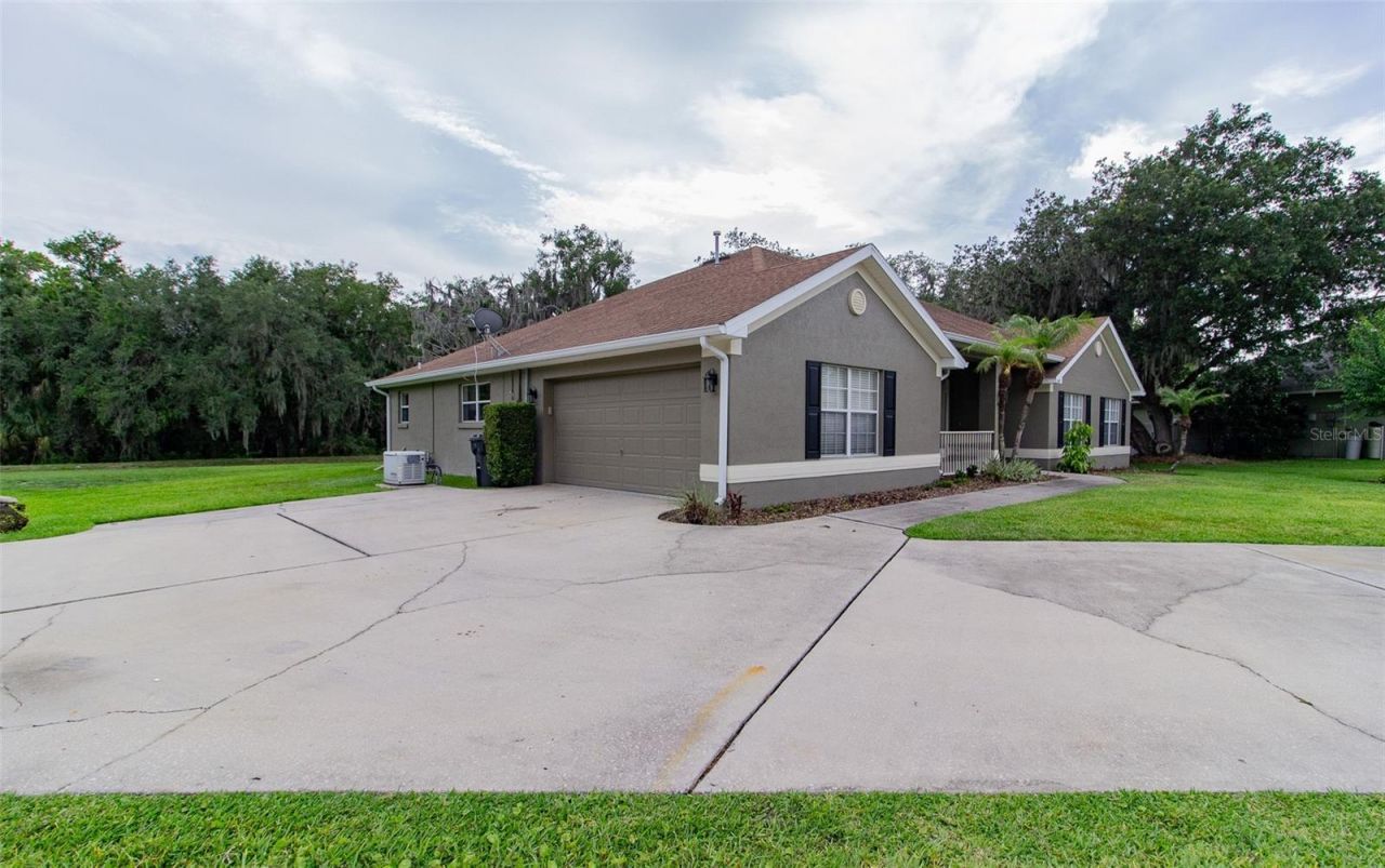 2602 Blackwater Oaks Lane , Mulberry, FL 33860 Photo