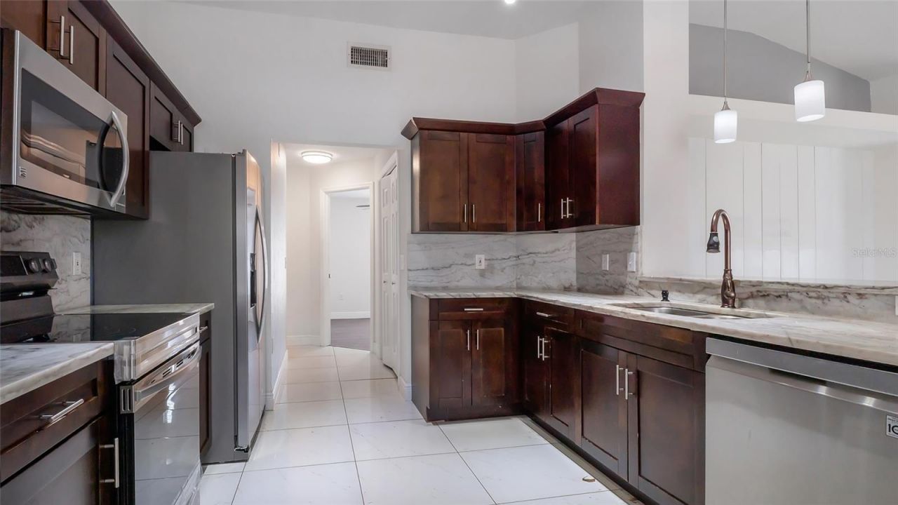 10536 Salisbury Street , Riverview, FL 33569 Photo