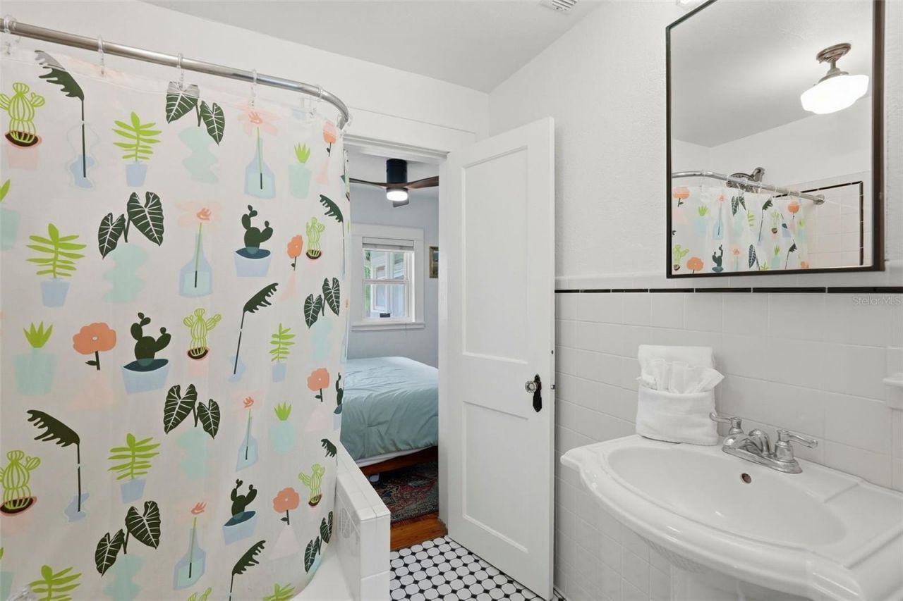 608 Kirkwood Terrace N, Saint Petersburg, FL 33701 Photo