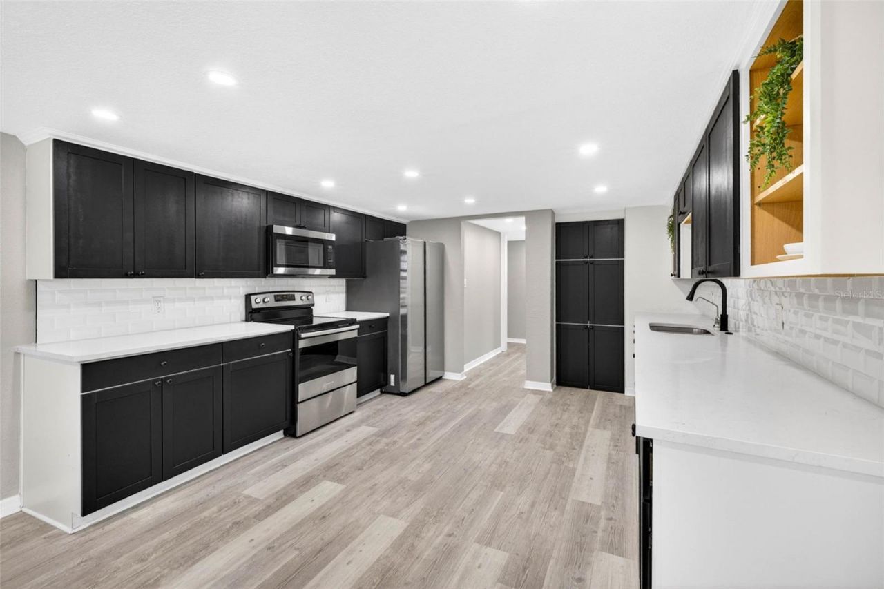 1601 E Paris Street , Tampa, FL 33610 Photo