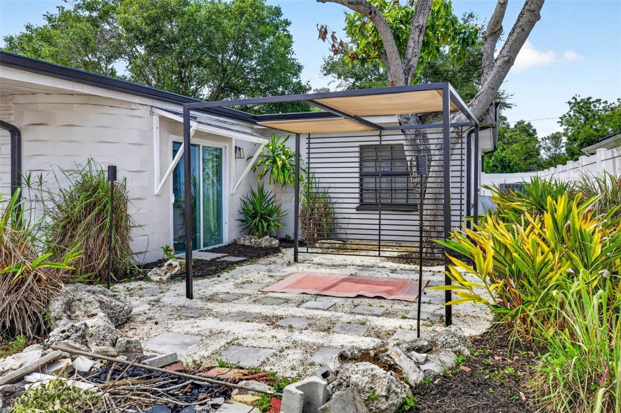 1601 E Paris Street , Tampa, FL 33610 Photo