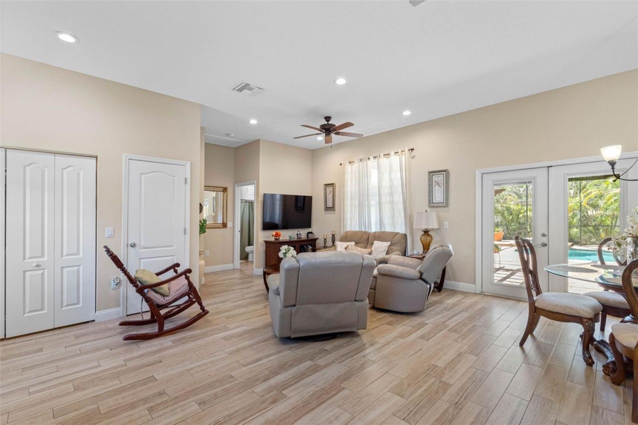 17117 Lakeshore Road, Lutz, FL 33558 Photo