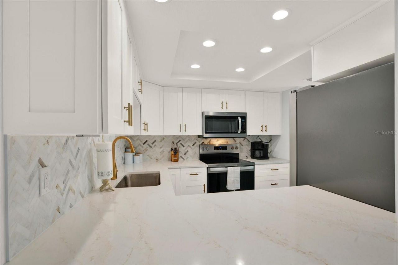 7530 Sunshine Skyway Lane S, Unit P7, Saint Petersburg, FL 33711 Photo