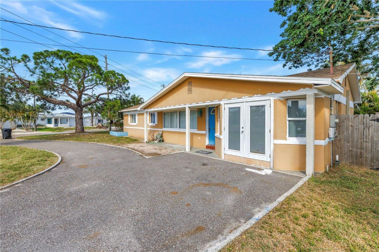 7901 Causeway Boulevard S, Saint Petersburg, FL 33707 Photo