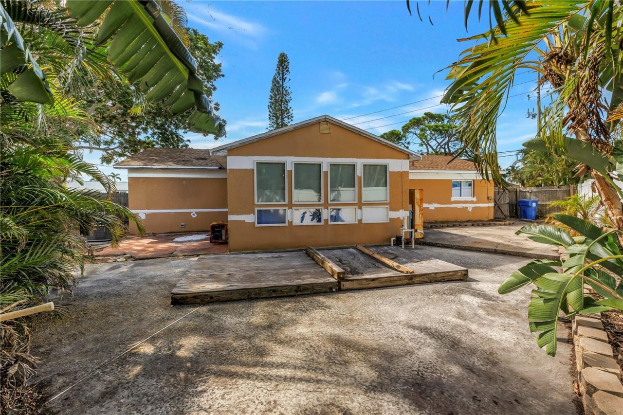 7901 Causeway Boulevard S, Saint Petersburg, FL 33707 Photo