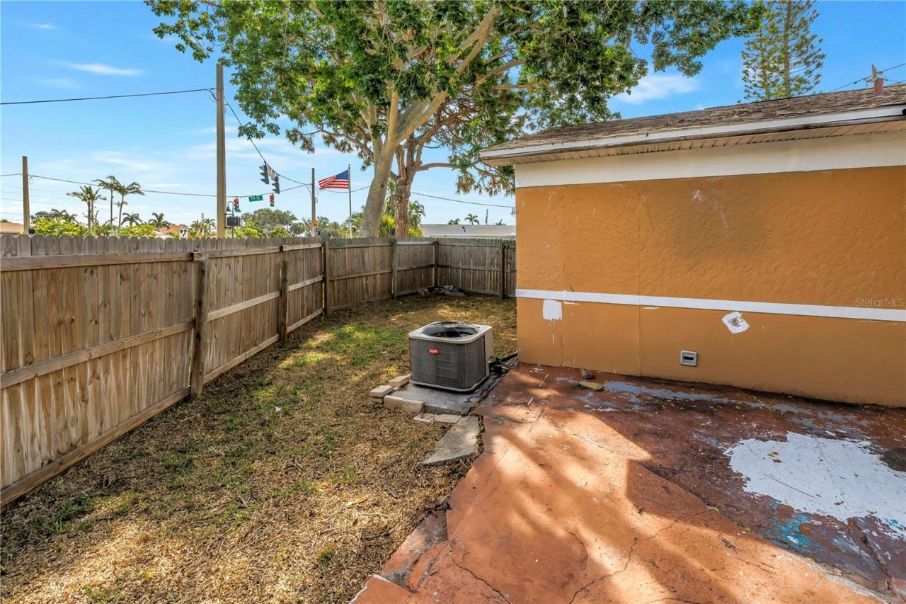 7901 Causeway Boulevard S, Saint Petersburg, FL 33707 Photo