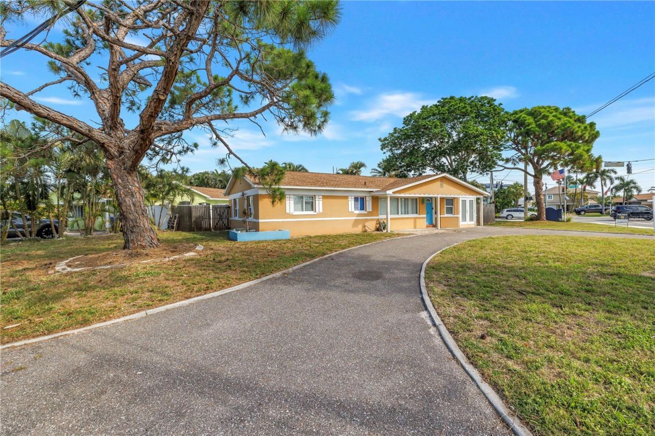 7901 Causeway Boulevard S, Saint Petersburg, FL 33707 Photo
