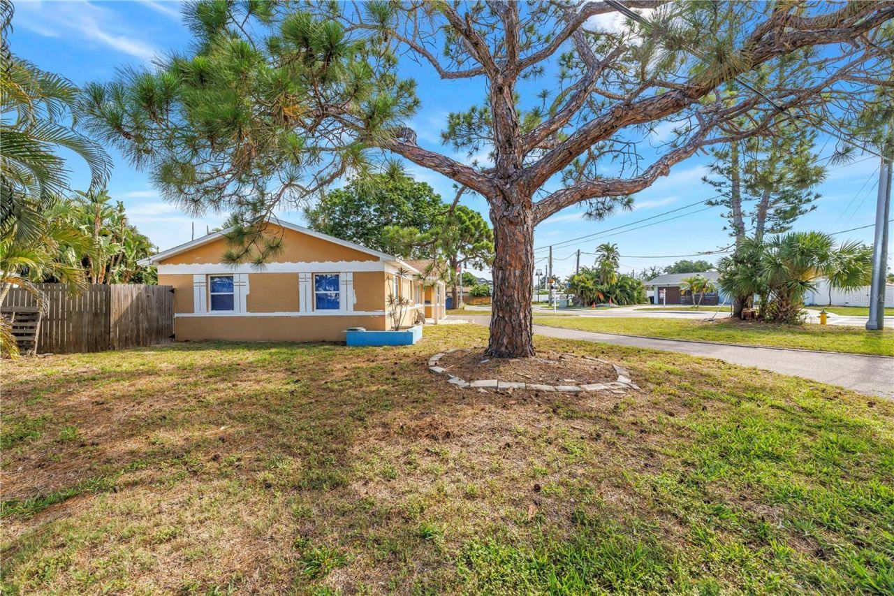 7901 Causeway Boulevard S, Saint Petersburg, FL 33707 Photo
