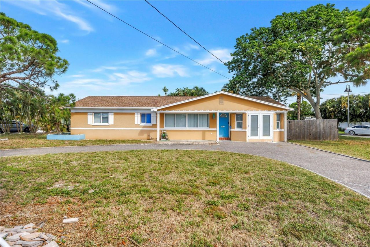 7901 Causeway Boulevard S, Saint Petersburg, FL 33707 Photo