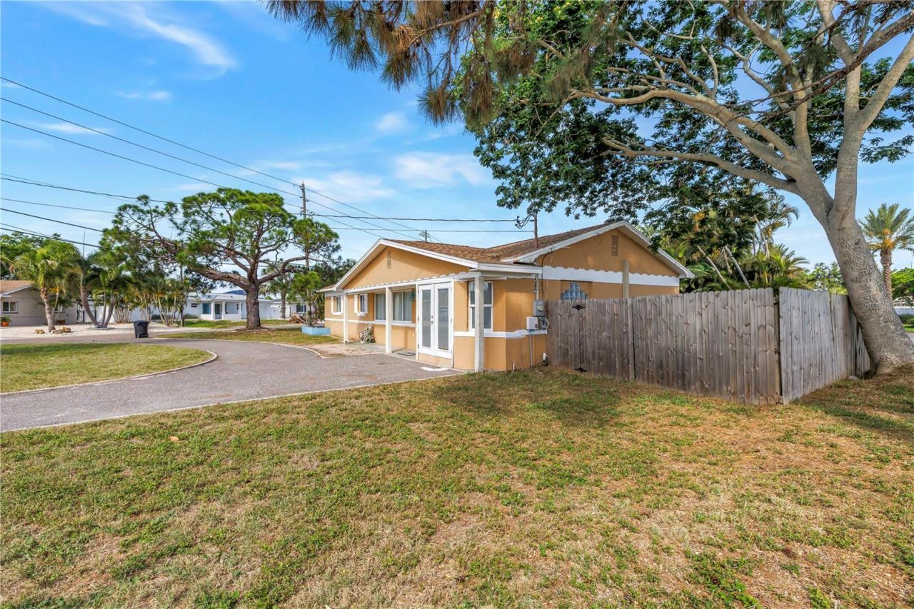 7901 Causeway Boulevard S, Saint Petersburg, FL 33707 Photo