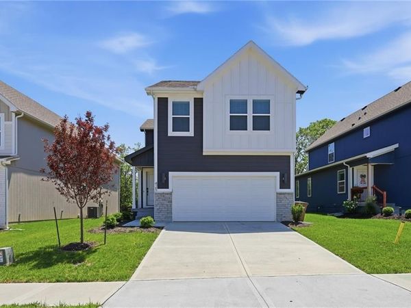 425 Hampstead Drive, Raymore, MO 64083