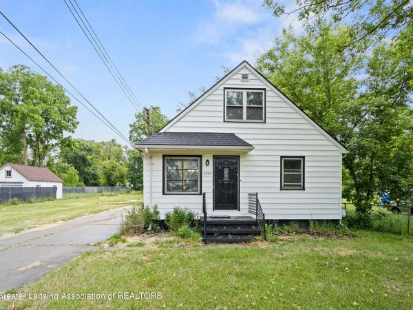 4905 Hughes Road, Lansing, MI 48910