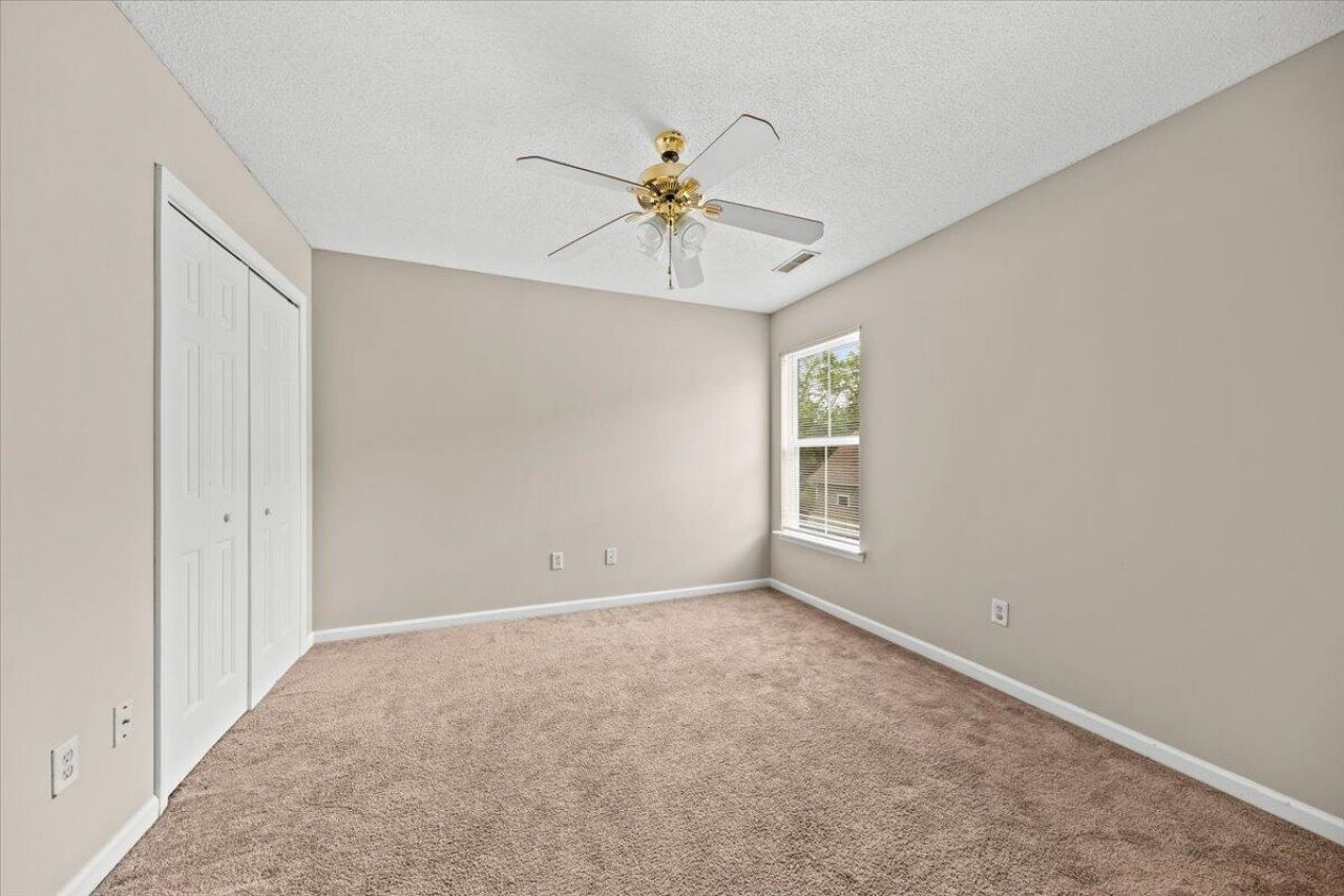 109 Saint Phillips Row Photo 17