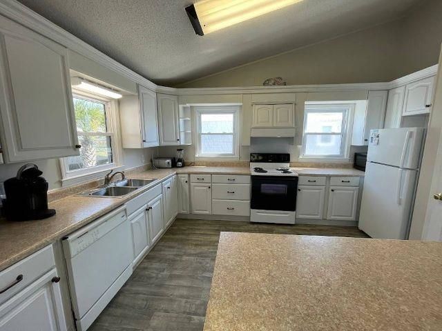 872 S Waccamaw Dr.  Photo 10