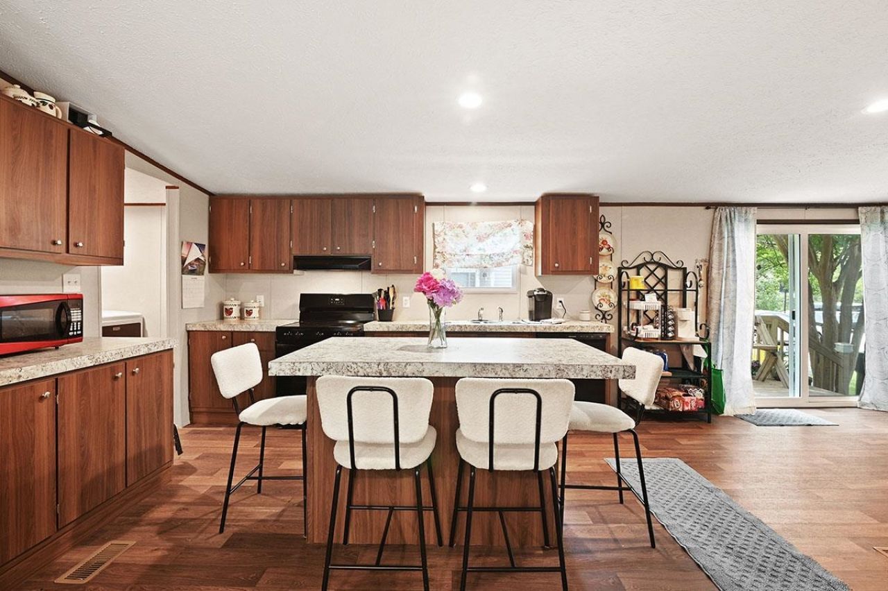 9221 Blue Wing Dr. Photo 15