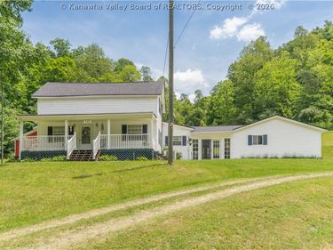 712 Left Fork 9 Mile Road, Lesage, WV 25537