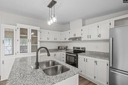 697 Ellene Street photo 4
