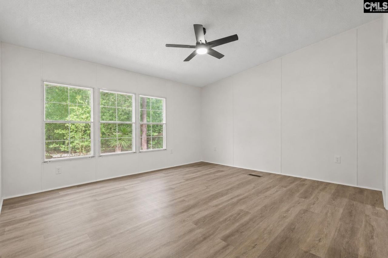 697 Ellene Street Photo 7