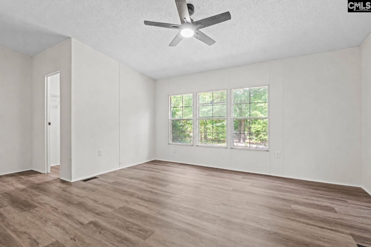 697 Ellene Street Photo 9