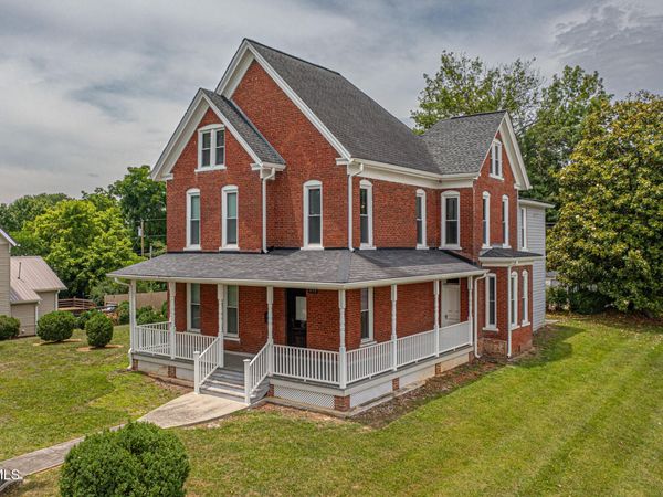 1115 East Unaka Avenue, Johnson City, TN 37601