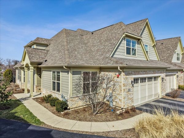 33 Woodland Trail , Lincolnshire, IL 60069