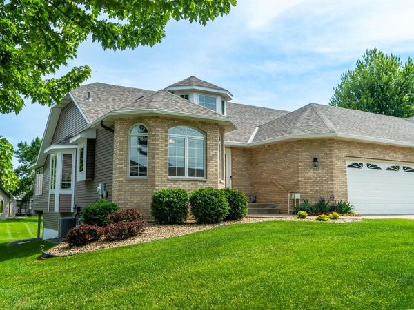 3022 Highpointe Curve , Roseville, MN 55113