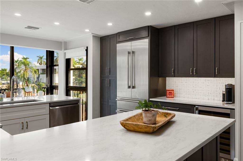 3135 Riviera Dr , Unit B205, Naples, FL 34103 Photo