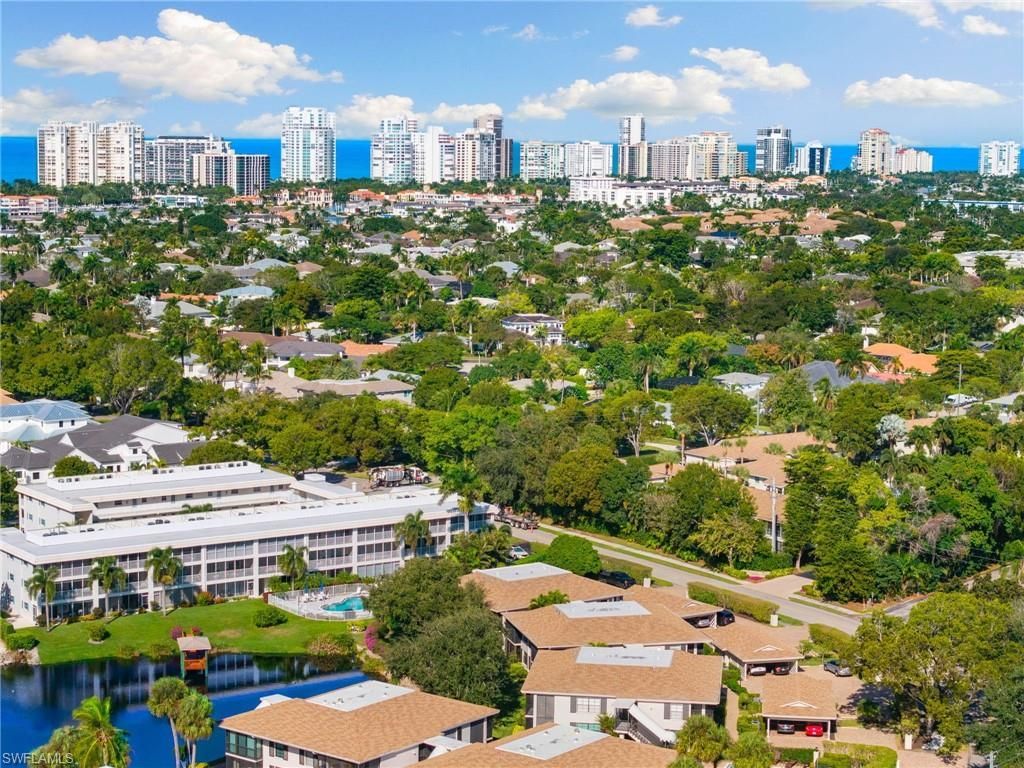 3135 Riviera Dr , Unit B205, Naples, FL 34103 Photo