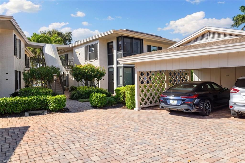 3135 Riviera Dr , Unit B205, Naples, FL 34103 Photo