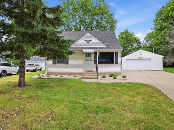 534 Peters Dr, Waukesha, WI 53188