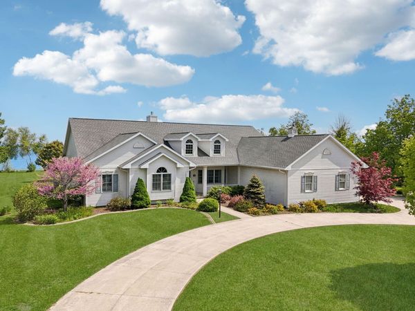 4635 S 10th St, Manitowoc, WI 54220