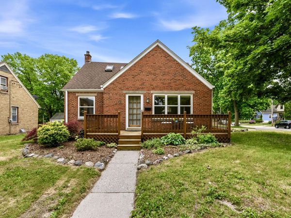 N46W5881 Spring St, Cedarburg, WI 53012