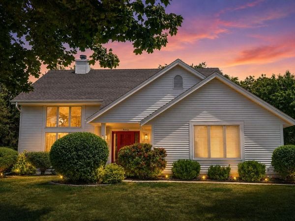 9212 S 41st St, Franklin, WI 53132