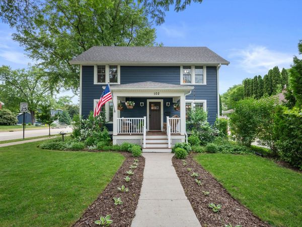102 Woodland Ln, Oconomowoc, WI 53066